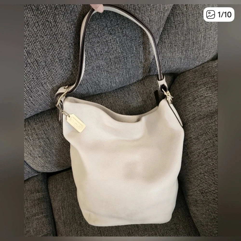 Vintage Coach Elegant Cream Leather Shoulder/ crossbody Bag, large